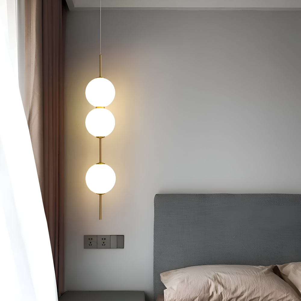Gloriva Pendellampe – Elegant Pendellampe med Vertikalt Design og Mat Glaskugle