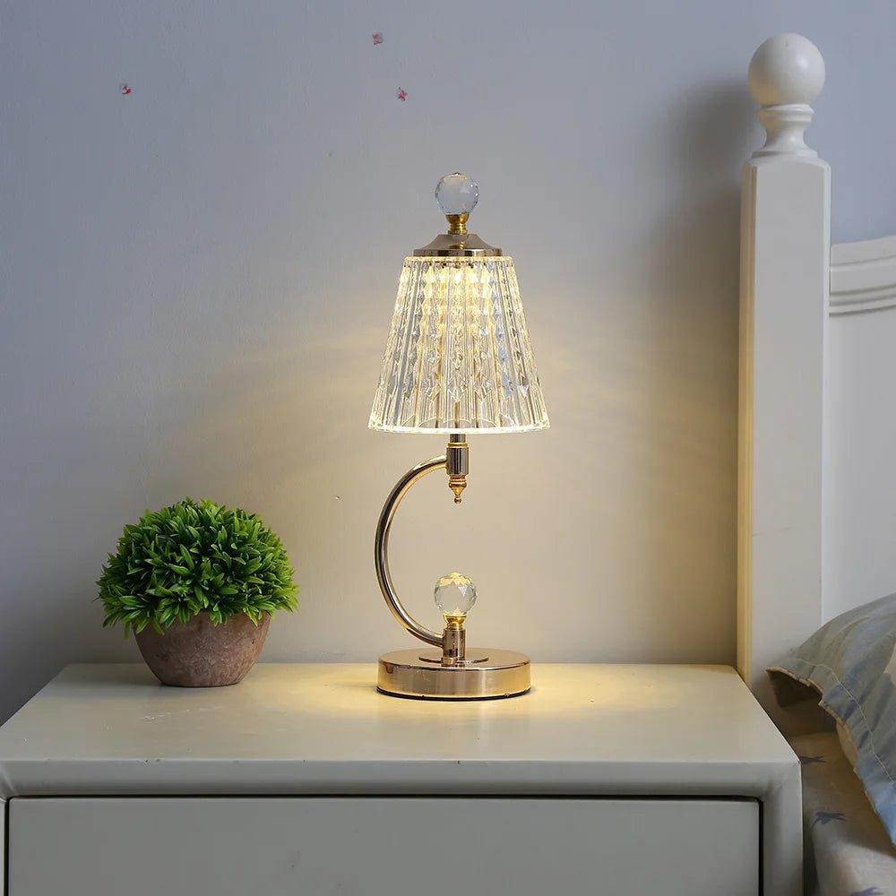 Vintage bordlampe i guld med krystalskærm – trådløs LED lampe