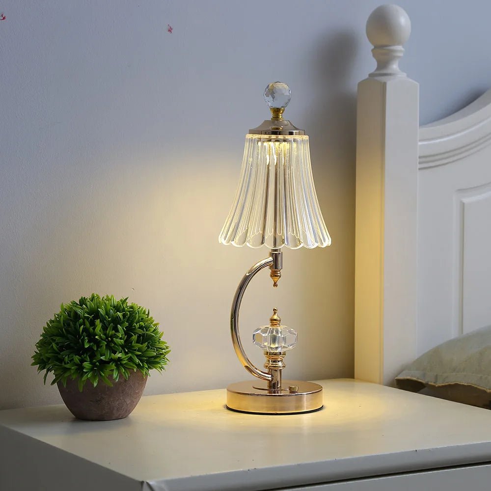 Vintage bordlampe i guld med krystalskærm – trådløs LED lampe