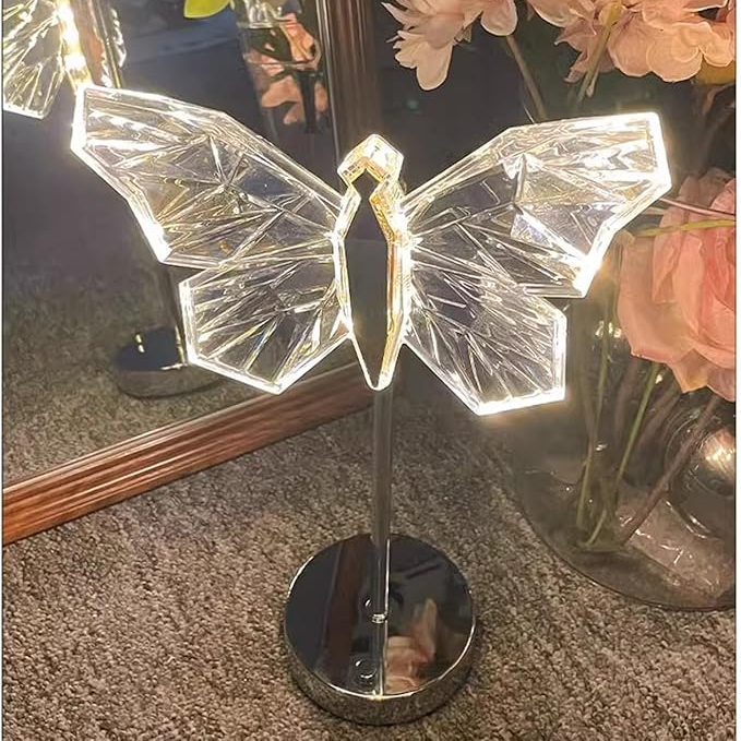 Krystal bordlampe med sommerfugl – dekorativ LED lampe med varmt lys