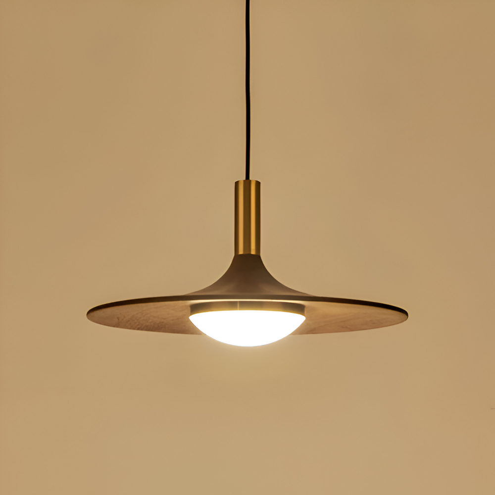 Pendellampe i valnøddetræ – rund nordisk lampe med LED lys