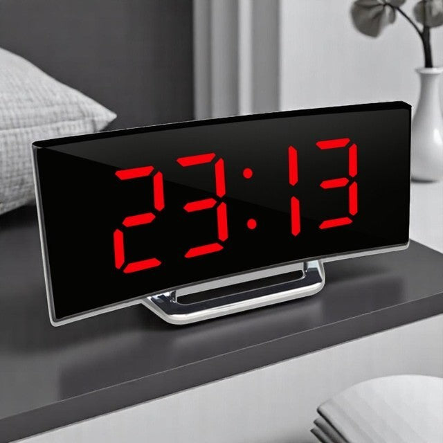 Digitalt vækkeur med buet LED-display