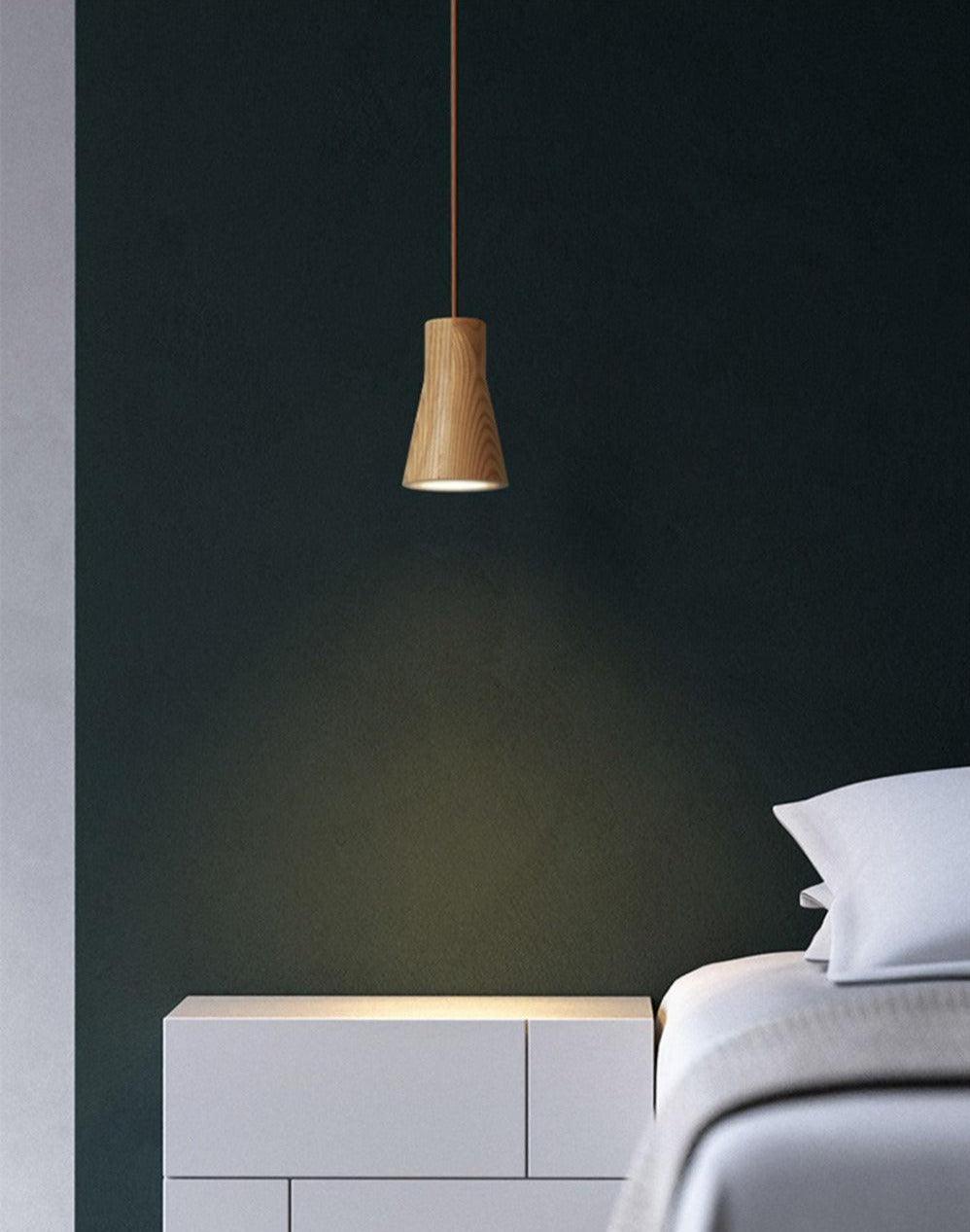 Minimalistisk pendellampe i massivt træ