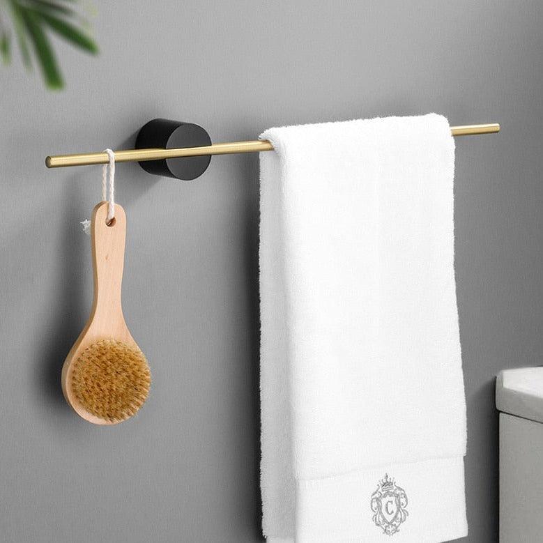 Håndklædeholder i metal – vægmonteret minimalistisk design til badeværelse